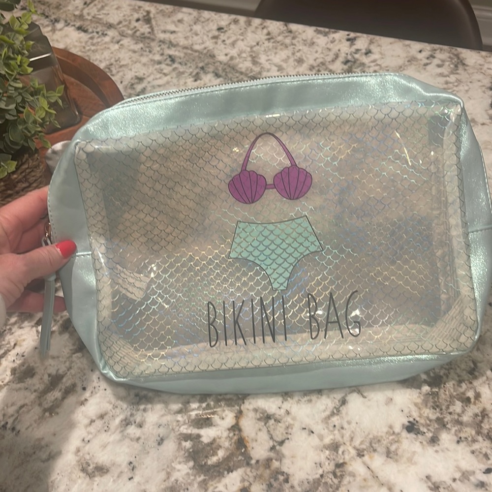 Bikini packing cube. Sturdy zipper. Cleans easily.